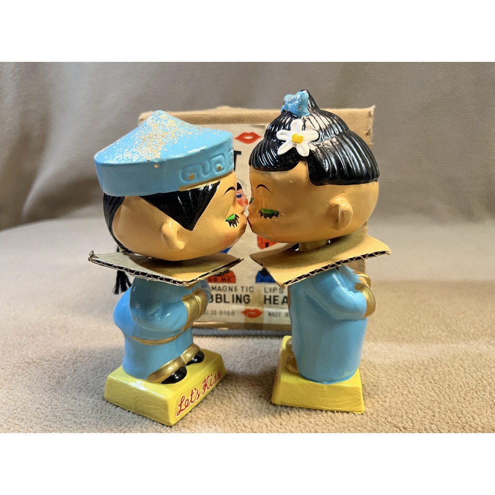 Vintage Hot Lips Magnetic Bubbling Heads Kissing Boy Girl Japan Original Box‎